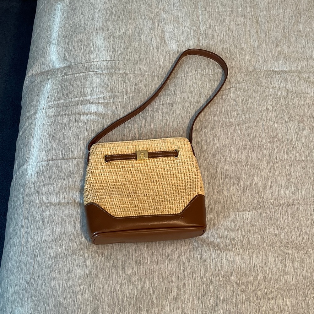 DESIGNER summer tote. So cute. Perfect for Easter 🐣 or summer PICNICS🧺